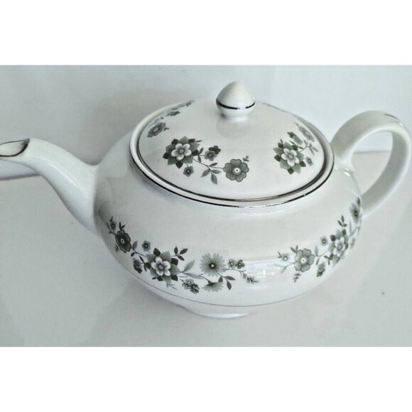1960’s Vintage Johnson Bros Snowhite Meadowvale Green Floral Teapot 6 Cup - Picture 1 of 13